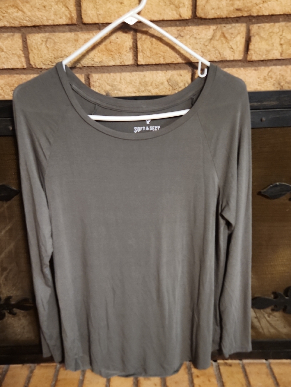 American Eagle Outfitters Soft & Sexy Long Sleeve Scoop Neck Top — Gray